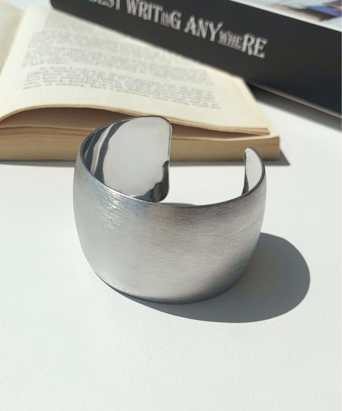 PairPair(ペアペア)の「アソートバングル(バングル/リストバンド・レディース・ライトグレー/シルバー/ゴールド/ナチュラル・FREE)」の1枚目の写真