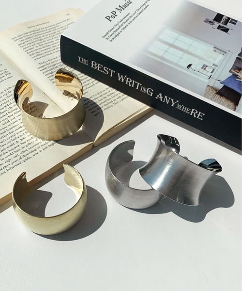 PairPair(ペアペア)の「アソートバングル(バングル/リストバンド・レディース・ライトグレー/シルバー/ゴールド/ナチュラル・FREE)」の5枚目の写真