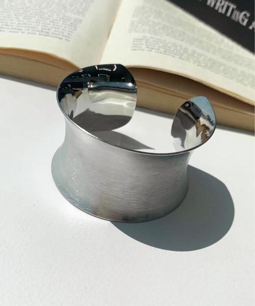 PairPair(ペアペア)の「アソートバングル(バングル/リストバンド・レディース・ライトグレー/シルバー/ゴールド/ナチュラル・FREE)」の6枚目の写真