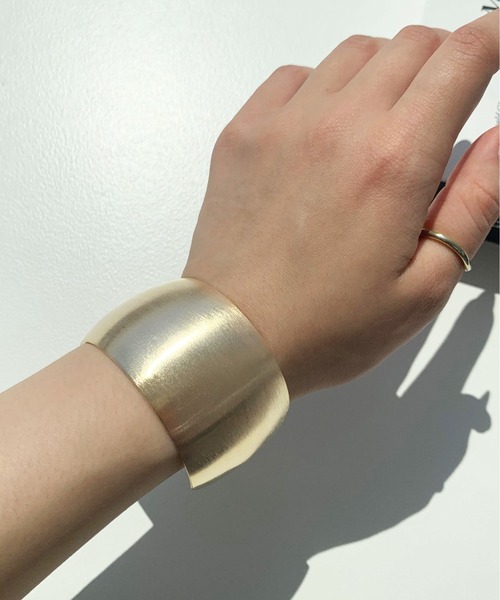 PairPair(ペアペア)の「アソートバングル(バングル/リストバンド・レディース・ライトグレー/シルバー/ゴールド/ナチュラル・FREE)」の9枚目の写真