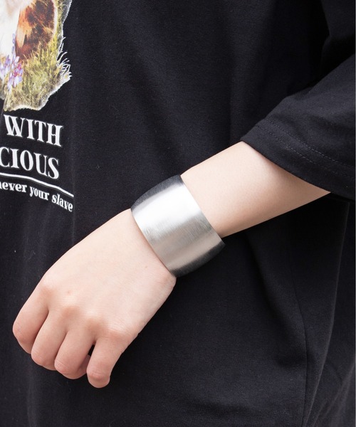 PairPair(ペアペア)の「アソートバングル(バングル/リストバンド・レディース・ライトグレー/シルバー/ゴールド/ナチュラル・FREE)」の7枚目の写真