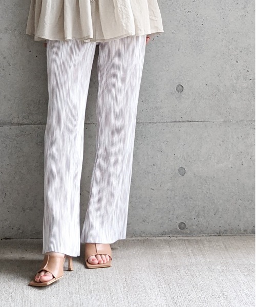 Per sist ence(パーシエンス)の「Per sist ence/パーシエンス 楊柳プリントプリーツフレアパンツ(その他パンツ・レディース・ベージュ/グレー/カーキ・FREE)」の3枚目の写真