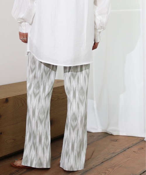 Per sist ence(パーシエンス)の「Per sist ence/パーシエンス 楊柳プリントプリーツフレアパンツ(その他パンツ・レディース・ベージュ/グレー/カーキ・FREE)」の1枚目の写真