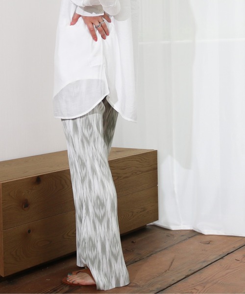 Per sist ence(パーシエンス)の「Per sist ence/パーシエンス 楊柳プリントプリーツフレアパンツ(その他パンツ・レディース・ベージュ/グレー/カーキ・FREE)」の13枚目の写真