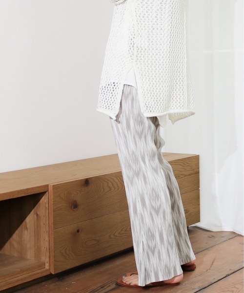 Per sist ence(パーシエンス)の「Per sist ence/パーシエンス 楊柳プリントプリーツフレアパンツ(その他パンツ・レディース・ベージュ/グレー/カーキ・FREE)」の17枚目の写真