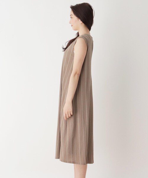 pink adobe（ピンクアドベ）の「◆【M-LL】楊柳ストライプノースリーブワンピース（ワンピース・レディース・ブラック/カーキ/オレンジ/ライトベージュ・40/38/42）」の7枚目の写真