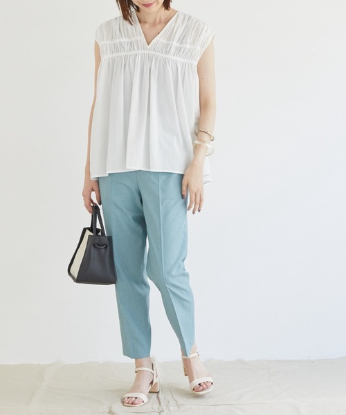 Doux archives（ドゥアルシーヴ）の「パイピングセンターストレッチパンツ（スラックス・レディース・ブルー/グレイッシュベージュ/レッド系その他・MEDIUM/SMALL）」の7枚目の写真