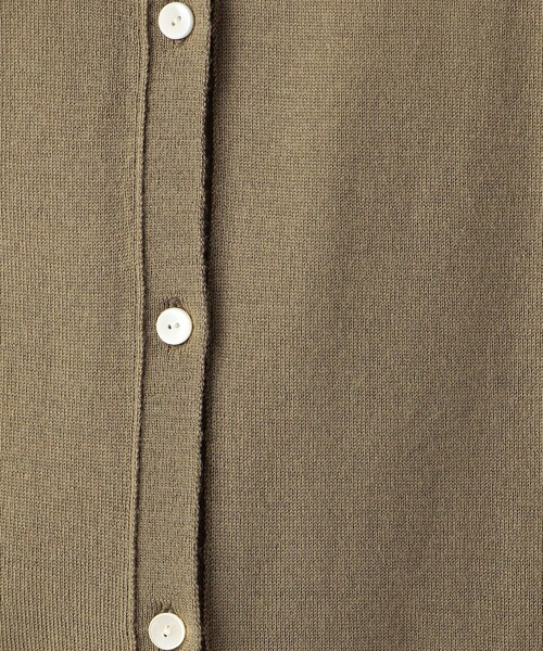 TOMORROWLAND （トゥモローランド）の「スーパーファインウール クルーネックカーディガン（カーディガン/ボレロ・レディース・チャコールグレー/ネイビー/カーキ/ピンク/イエロー/ライトベージュ・S/M）」の17枚目の写真