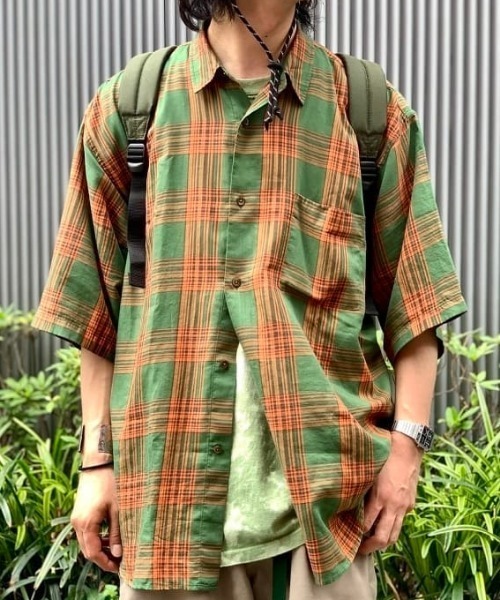 BEAMS（ビームス）の「BEAMS / チェック イージー ショートスリーブ シャツ（シャツ/ブラウス・メンズ・ダークグリーン/ダークブルー/マスタード・SMALL/MEDIUM/LARGE/X-LARGE）」の2枚目の写真