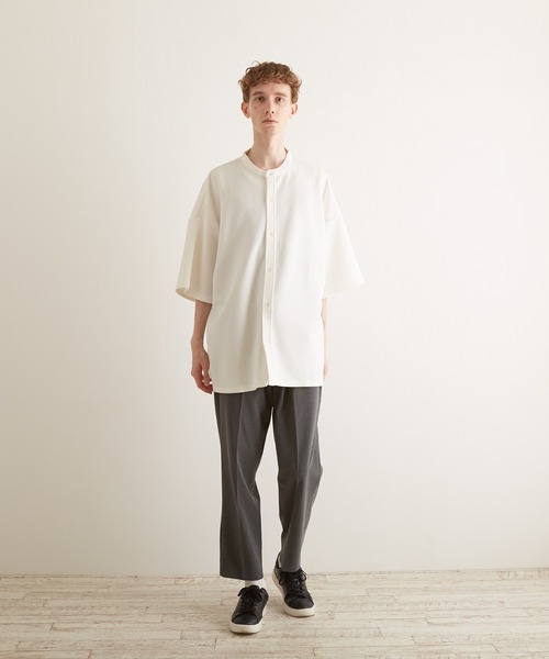 VIBGYOR(ヴィブジョー)の「【VIBGYOR BY AS】薄手ポンチ5分袖バンドカラーシャツ(BL)(シャツ/ブラウス・メンズ・ホワイト/ブラック/ブルーグレー/グレイッシュベージュ・MEDIUM/LARGE)」の2枚目の写真