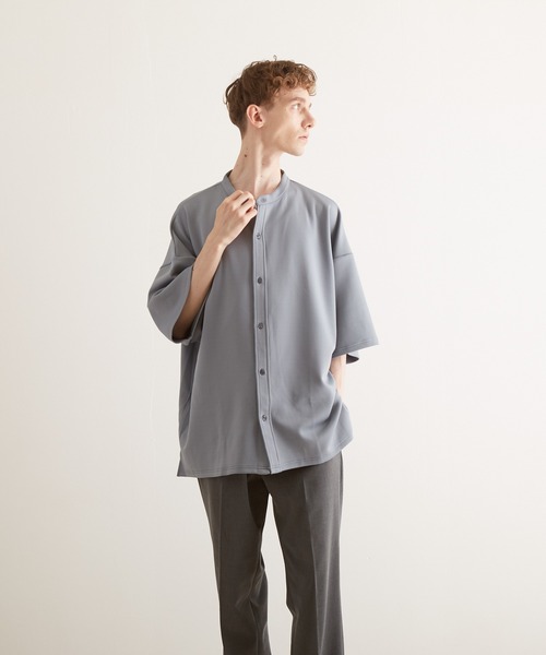 VIBGYOR(ヴィブジョー)の「【VIBGYOR BY AS】薄手ポンチ5分袖バンドカラーシャツ(BL)(シャツ/ブラウス・メンズ・ホワイト/ブラック/ブルーグレー/グレイッシュベージュ・MEDIUM/LARGE)」の4枚目の写真