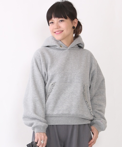 mystic(ミスティック)の「フリンジ付ショートパーカー(パーカー・レディース・グレー/アイボリー/グリーン・フリ-)」の1枚目の写真