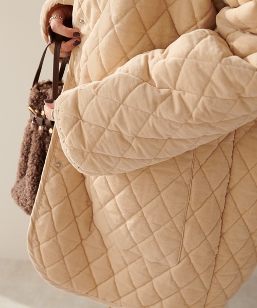 DISCOAT（ディスコート）の「ベロアキルティングコート（ノーカラーコート・レディース・ブラウン/ベージュ・MEDIUM/LARGE）」の22枚目の写真