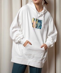 vis-`a-vis | 【WEB限定】【コラボ】ミチ&藍にいなイラストプリント裏毛チュニックフーディ(パーカー)