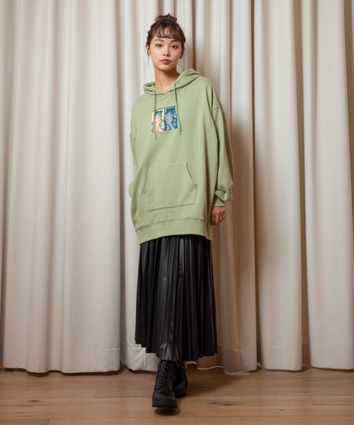 vis-`a-vis（ビサビ）の「【WEB限定】【コラボ】ミチ＆藍にいなイラストプリント裏毛チュニックフーディ（パーカー・レディース・ライトグリーン/ブラック/ホワイト・FREE）」の8枚目の写真