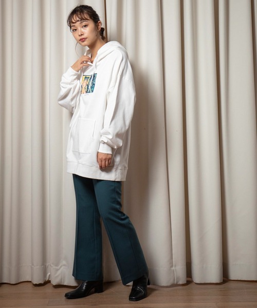 vis-`a-vis（ビサビ）の「【WEB限定】【コラボ】ミチ＆藍にいなイラストプリント裏毛チュニックフーディ（パーカー・レディース・ライトグリーン/ブラック/ホワイト・FREE）」の12枚目の写真