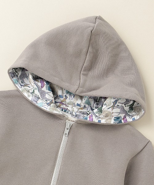 sense of wonder（センスオブワンダー）の「フード裏リバティファブリック裏毛パーカ【日本製】（パーカー・キッズ・モカ/ブルー・110cm/120cm/130cm/80-90cm/100cm）」の4枚目の写真