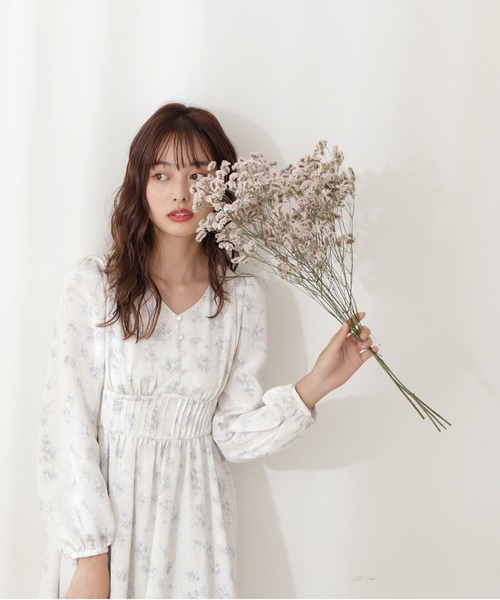 PROPORTION BODY DRESSING(プロポーションボディドレッシング)の「フラワープリントフロントボタンワンピース / 1212140103(ワンピース・レディース・ベージュ/グレー・SMALL/MEDIUM)」の2枚目の写真