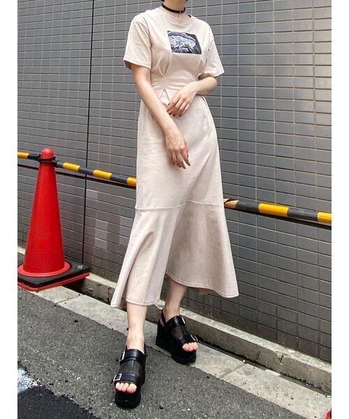 EATME（イートミー）の「BACKリボンマーメイドTワンピ（ワンピース・レディース・ブラック/ベージュ/ブルー・FREE）」の5枚目の写真