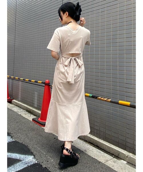 EATME（イートミー）の「BACKリボンマーメイドTワンピ（ワンピース・レディース・ブラック/ベージュ/ブルー・FREE）」の6枚目の写真