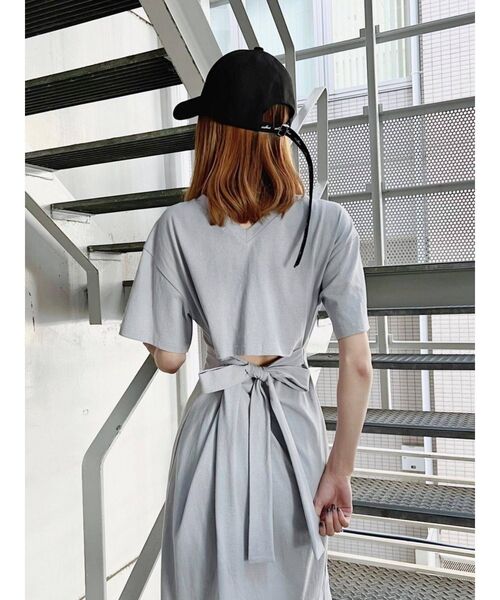 EATME（イートミー）の「BACKリボンマーメイドTワンピ（ワンピース・レディース・ブラック/ベージュ/ブルー・FREE）」の18枚目の写真