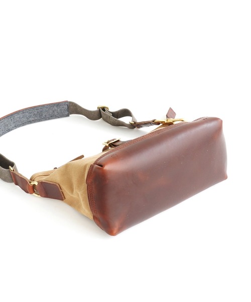 ARTS & CRAFTS（アーツアンドクラフト）の「アーツアンドクラフツ / AGING CANVAS エイジングキャンバス / CARRY ALL SHOULDER S キャリーオールショルダーS（ショルダーバッグ・メンズ・オリーブ/タン・FREE）」の12枚目の写真