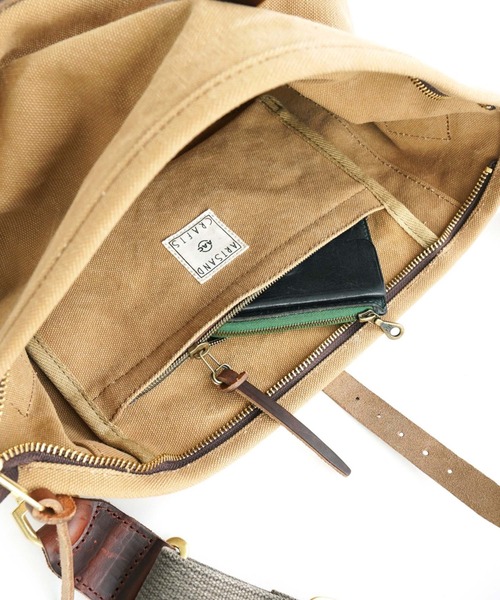 ARTS & CRAFTS（アーツアンドクラフト）の「アーツアンドクラフツ / AGING CANVAS エイジングキャンバス / CARRY ALL SHOULDER S キャリーオールショルダーS（ショルダーバッグ・メンズ・オリーブ/タン・FREE）」の17枚目の写真