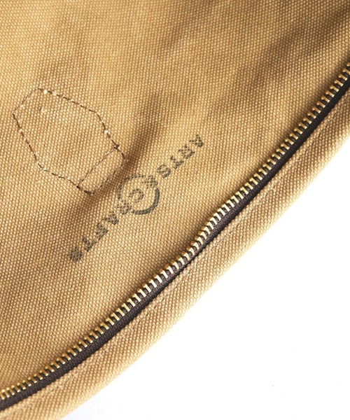 ARTS & CRAFTS（アーツアンドクラフト）の「アーツアンドクラフツ / AGING CANVAS エイジングキャンバス / CARRY ALL SHOULDER S キャリーオールショルダーS（ショルダーバッグ・メンズ・オリーブ/タン・FREE）」の18枚目の写真