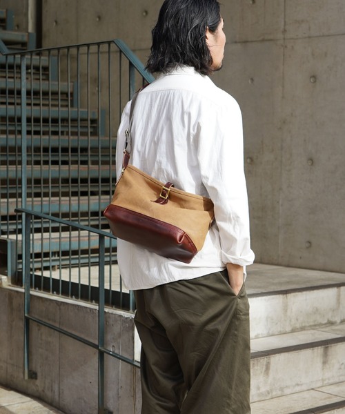 ARTS & CRAFTS（アーツアンドクラフト）の「アーツアンドクラフツ / AGING CANVAS エイジングキャンバス / CARRY ALL SHOULDER S キャリーオールショルダーS（ショルダーバッグ・メンズ・オリーブ/タン・FREE）」の3枚目の写真