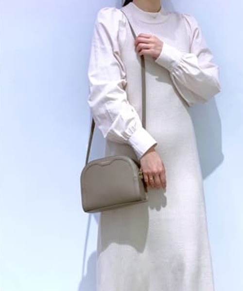 Samantha Thavasa（サマンサタバサ）の「STモチーフ金具 ショルダーバッグ（ショルダーバッグ・レディース・ライトブルー/ブラック/ベージュ/イエロー/ピンクベージュ/グレイッシュベージュ/チェリーレッド・FREE）」の4枚目の写真