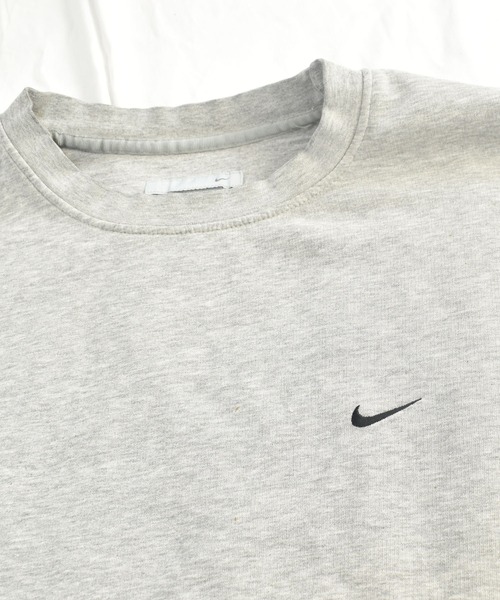 NIKE(ナイキ)の「【ヴィンテージ古着】NIKE / ナイキ SWOOSH 刺繍 クルーネックスウェット(スウェット・メンズ・グレー・X-LARGE)」の2枚目の写真