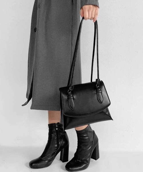 LVEU.（ラブユ.）の「Faux leather shoulder bag / 合皮ショルダーバッグ（ショルダーバッグ・レディース・ブラック・FREE）」の2枚目の写真