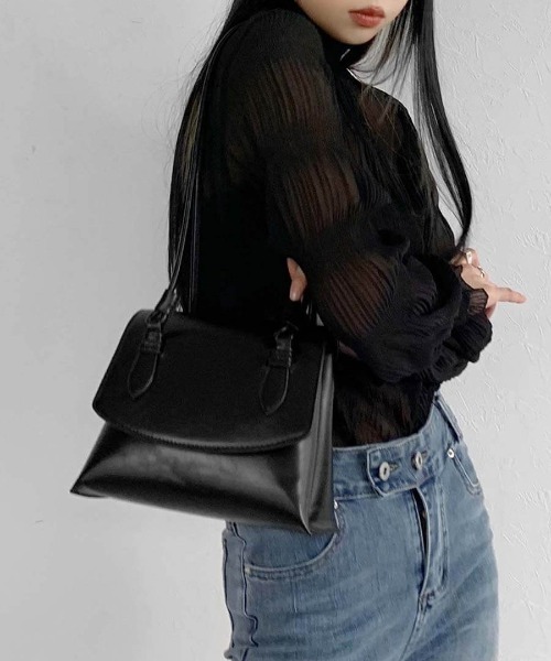 LVEU.（ラブユ.）の「Faux leather shoulder bag / 合皮ショルダーバッグ（ショルダーバッグ・レディース・ブラック・FREE）」の6枚目の写真