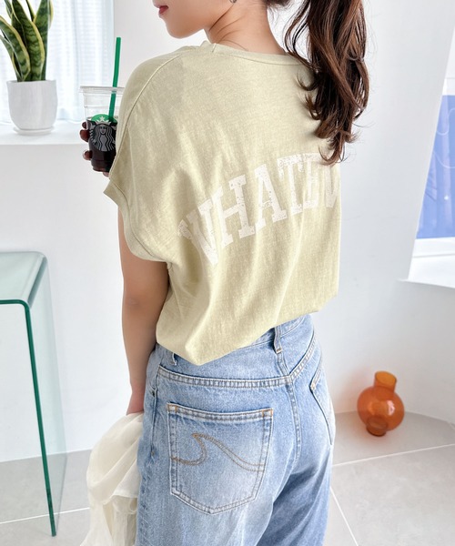 andme(アンドミー)の「ピグメントかすれロゴ背中プリントTシャツ(Tシャツ/カットソー・レディース・スミクロ/オフホワイト/グレイッシュベージュ/モカ/ブルー/グリーン/ラベンダー・M)」の5枚目の写真