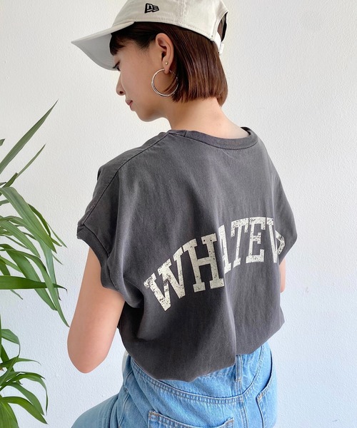 andme(アンドミー)の「ピグメントかすれロゴ背中プリントTシャツ(Tシャツ/カットソー・レディース・スミクロ/オフホワイト/グレイッシュベージュ/モカ/ブルー/グリーン/ラベンダー・M)」の13枚目の写真