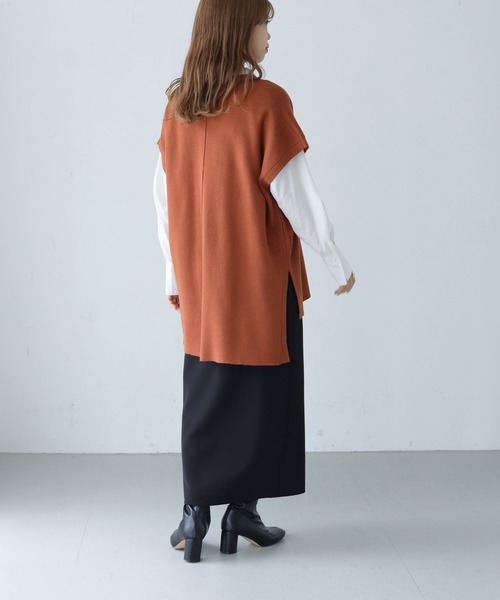 HER CLOSET（ハークローゼット）の「【shemoshelly】ディープVニットベスト（ベスト・レディース・チャコールグレー/ブラック/ライトベージュ/テラコッタ・M）」の22枚目の写真