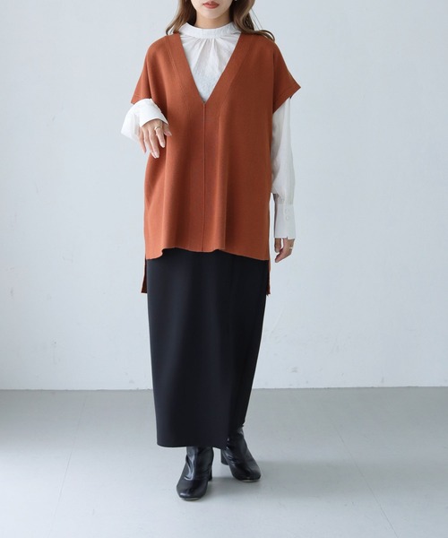 HER CLOSET（ハークローゼット）の「【shemoshelly】ディープVニットベスト（ベスト・レディース・チャコールグレー/ブラック/ライトベージュ/テラコッタ・M）」の20枚目の写真