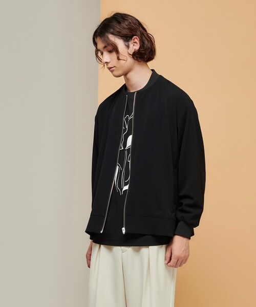 tk.TAKEO KIKUCHI（ティーケータケオキクチ）の「◆ケープドバックサイドスリットMA-1（ユニセックスアイテム）（ミリタリージャケット・メンズ・ブラック/ブルー/ダークブラウン・01/03/02）」の2枚目の写真