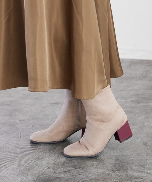 noyau（ノヤウ）の「スクエアトゥショートブーツ（ブーツ・レディース・ブラック/ホワイト×パープル/キャメル/ライトベージュ/ブラック系その他6・S/LL/M/L）」の2枚目の写真