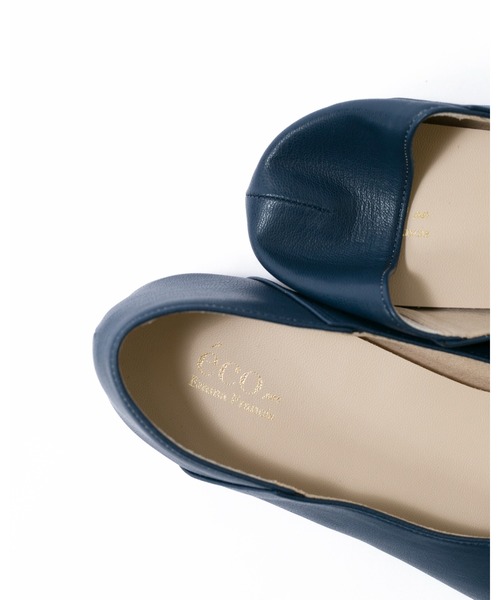 Emma Francis（エマフランシス）の「スクエアトゥ フラット Uカット パンプス（パンプス・レディース・アイボリー/ブラック/ネイビー/シルバー/ブラウン・22.5cm/23.0cm/23.5cm/24.0cm/24.5cm/25.0cm/22.0cm）」の22枚目の写真