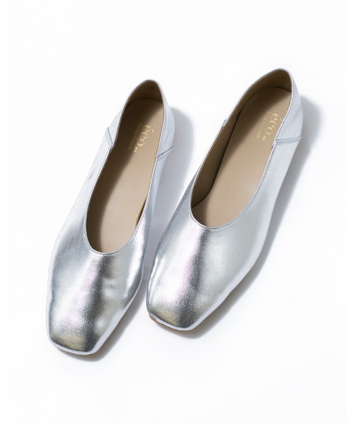 Emma Francis（エマフランシス）の「スクエアトゥ フラット Uカット パンプス（パンプス・レディース・アイボリー/ブラック/ネイビー/シルバー/ブラウン・22.5cm/23.0cm/23.5cm/24.0cm/24.5cm/25.0cm/22.0cm）」の7枚目の写真