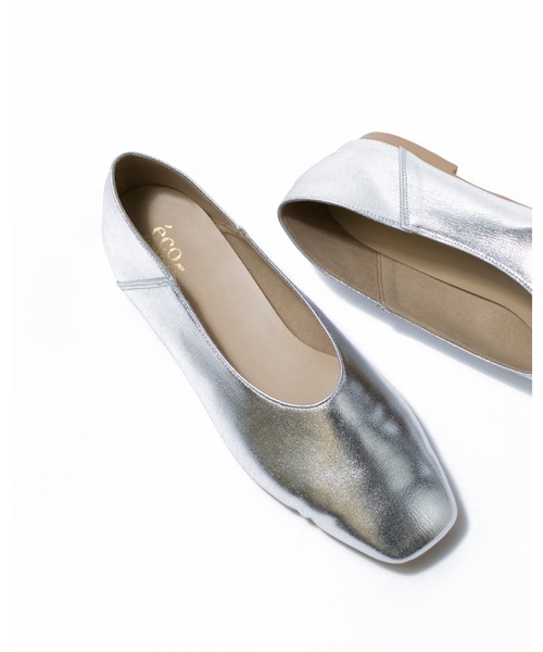 Emma Francis（エマフランシス）の「スクエアトゥ フラット Uカット パンプス（パンプス・レディース・アイボリー/ブラック/ネイビー/シルバー/ブラウン・22.5cm/23.0cm/23.5cm/24.0cm/24.5cm/25.0cm/22.0cm）」の8枚目の写真