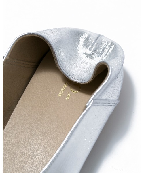 Emma Francis（エマフランシス）の「スクエアトゥ フラット Uカット パンプス（パンプス・レディース・アイボリー/ブラック/ネイビー/シルバー/ブラウン・22.5cm/23.0cm/23.5cm/24.0cm/24.5cm/25.0cm/22.0cm）」の10枚目の写真
