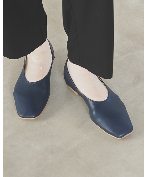Emma Francis（エマフランシス）の「スクエアトゥ フラット Uカット パンプス（パンプス・レディース・アイボリー/ブラック/ネイビー/シルバー/ブラウン・22.5cm/23.0cm/23.5cm/24.0cm/24.5cm/25.0cm/22.0cm）」の20枚目の写真