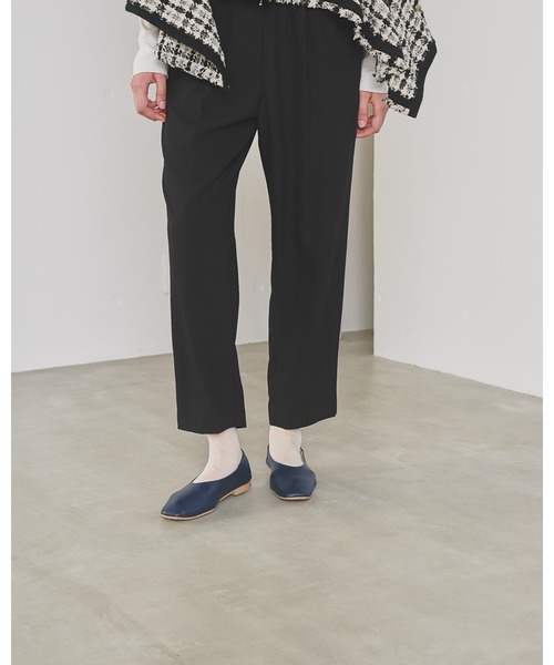 Emma Francis（エマフランシス）の「スクエアトゥ フラット Uカット パンプス（パンプス・レディース・アイボリー/ブラック/ネイビー/シルバー/ブラウン・22.5cm/23.0cm/23.5cm/24.0cm/24.5cm/25.0cm/22.0cm）」の18枚目の写真