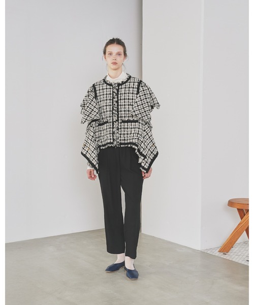 Emma Francis（エマフランシス）の「スクエアトゥ フラット Uカット パンプス（パンプス・レディース・アイボリー/ブラック/ネイビー/シルバー/ブラウン・22.5cm/23.0cm/23.5cm/24.0cm/24.5cm/25.0cm/22.0cm）」の6枚目の写真