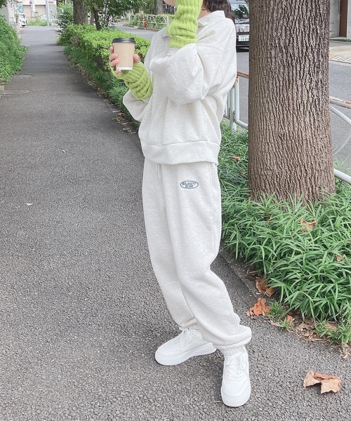 AS KNOW AS plus(アズノゥアズプラス)の「♪ロゴ刺繍 ジョガースウェットパンツ(スウェットパンツ・レディース・ブラック/ブルー/オートミール・FREE)」の4枚目の写真