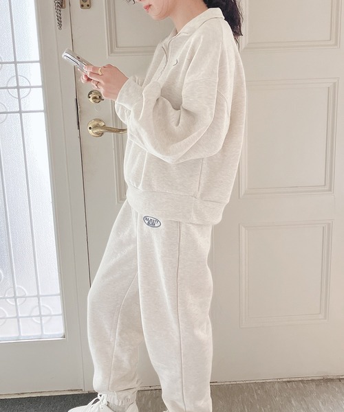 AS KNOW AS plus(アズノゥアズプラス)の「♪ロゴ刺繍 ジョガースウェットパンツ(スウェットパンツ・レディース・ブラック/ブルー/オートミール・FREE)」の6枚目の写真