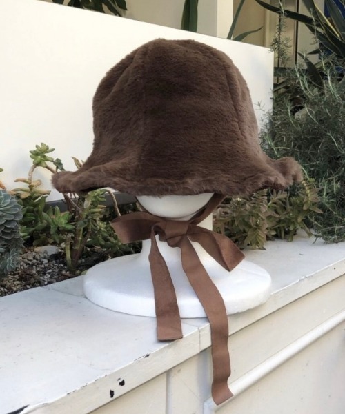 XU(エックスユー)の「【Never mind the XU】ribbon fur hat / 【ネバーマインド ザ エックスユー】リボンファーハット(ハット・メンズ・ベージュ/ブラウン/レッド/アイボリー/ブラック/カーキ・ONE SIZE)」の4枚目の写真