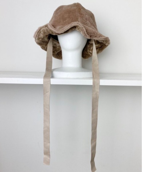 XU(エックスユー)の「【Never mind the XU】ribbon fur hat / 【ネバーマインド ザ エックスユー】リボンファーハット(ハット・メンズ・ベージュ/ブラウン/レッド/アイボリー/ブラック/カーキ・ONE SIZE)」の8枚目の写真